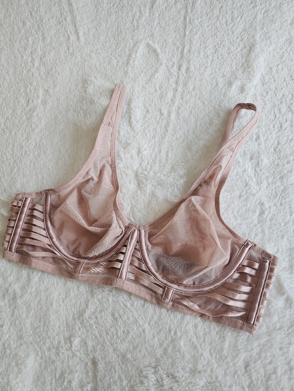 NWOT Victoria's Secret Unlined Mesh Plunge Bra, Size 34B